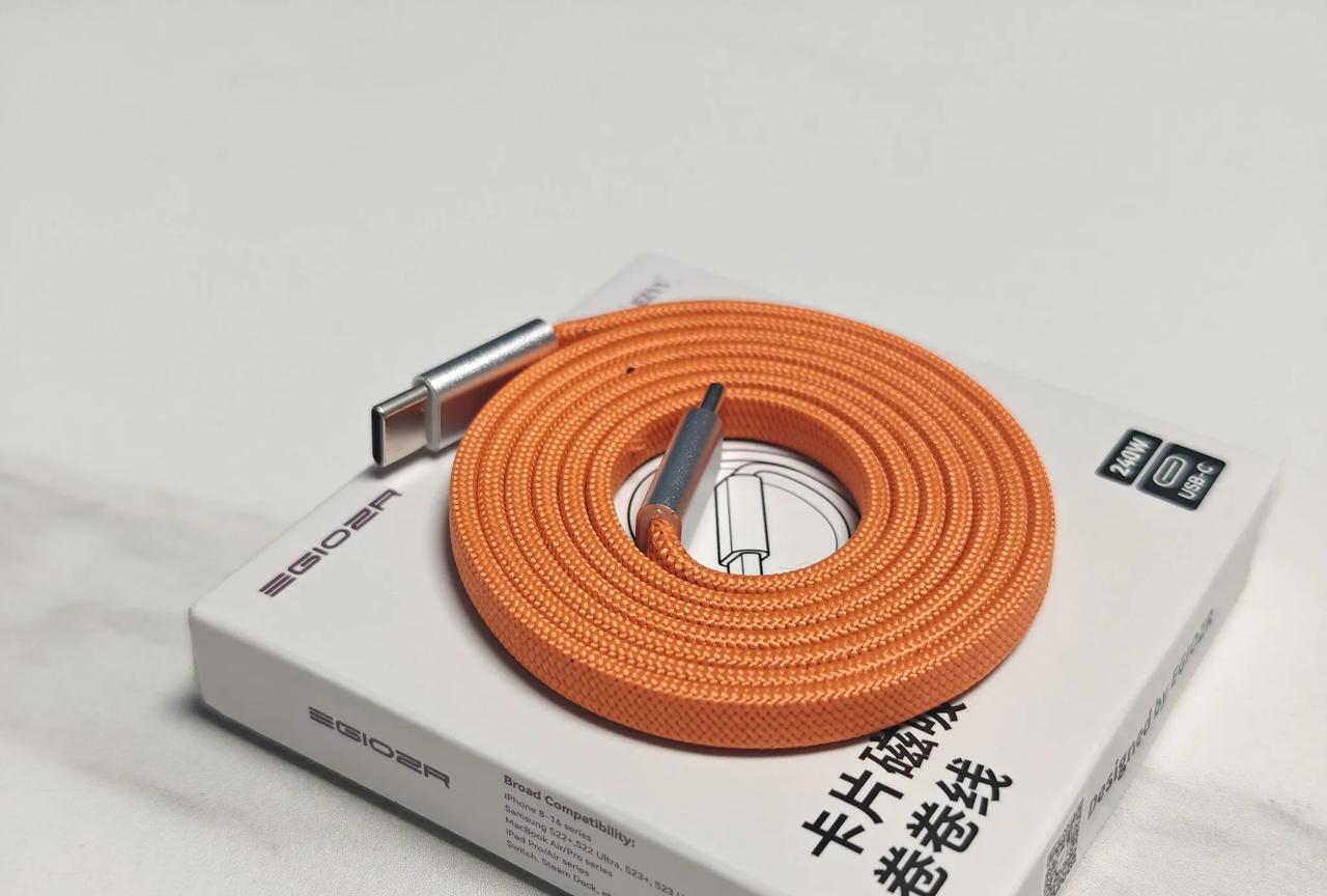 谁懂啊！包里永远缠着一团充电线… 掏出来能打结三次！