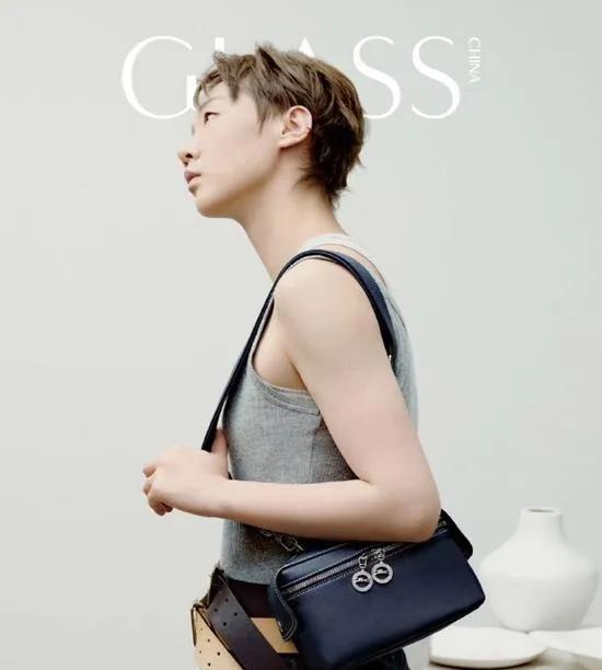 GLASS六月刊王曼昱封面预告引期待
6月3日，GLASS中文版发布六月刊封面预