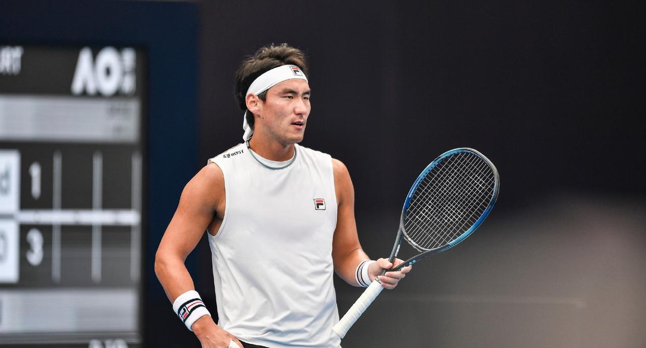 布云朝克特，2026开门黑！
香港250赛男单首轮资格赛，本土作战的布云朝克特0