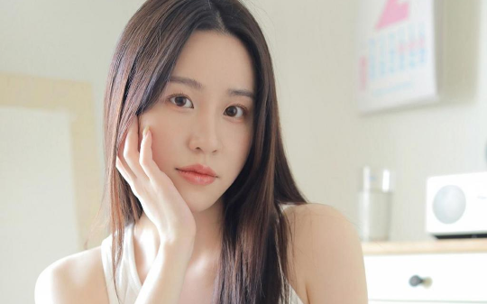 妻子向白月光儿子送出全部家产后，患重病找白月光家借手术费救命，白月光一家却说没钱