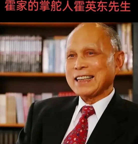 霍启刚能多次成为人大代表，离不开一个人。

这一切要从他说起，是他种下了家庭的红