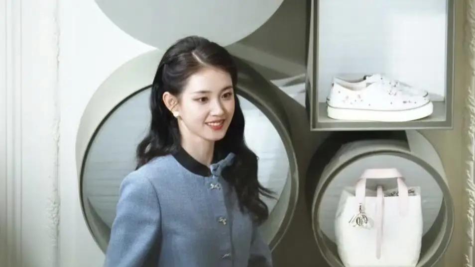 郭宇欣亮相Dior快闪活动，优雅千金风惊艳全场