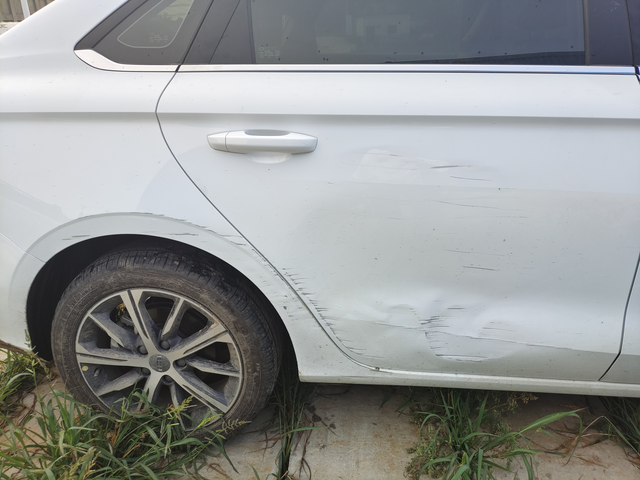 小白你真是太难了
之前做售后开客户的车从来没碰过，结果自己的车小刮小蹭不断，这次