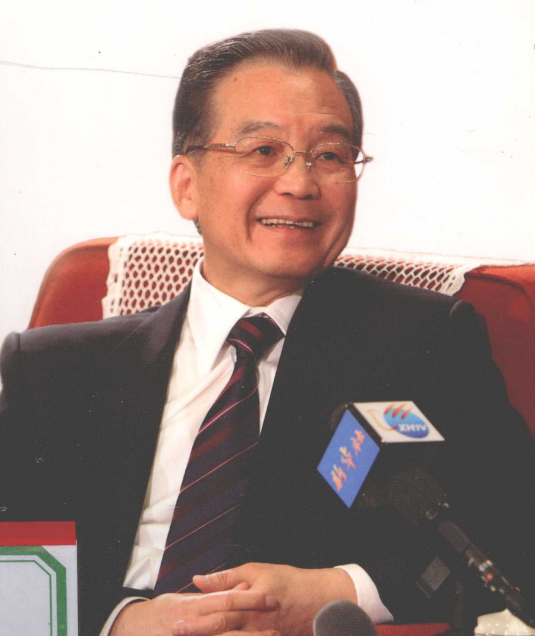 要让老百姓活得更加有尊严，这是温家宝总理的一句名言，这句名言应该是他最先提出来的