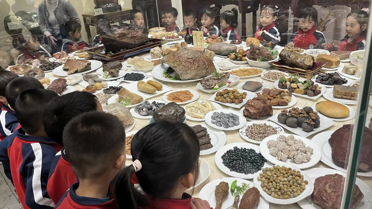 让3岁孩子爱上自己吃饭的妙招