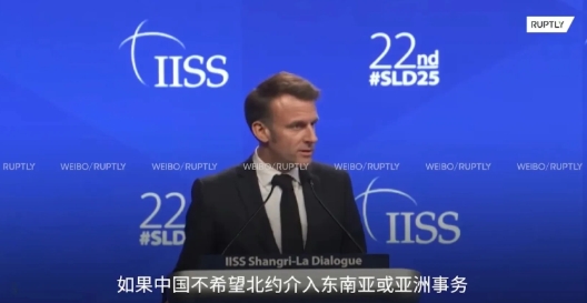 法国总统马克龙可恶的嘴脸又露出来，真的是本性难移，无可救药，上次你夫人那巴掌没把