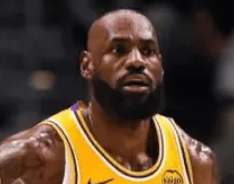 NBA常规赛，湖人111-103战胜鹈鹕。
赛后，勒布朗-詹姆斯在接受采访时表示