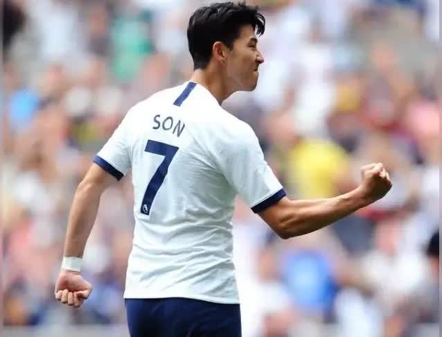 孙兴慜毁就毁在球衣背后的名字上。在英国，在美国，球迷喊他“son”，而咱们的孙继