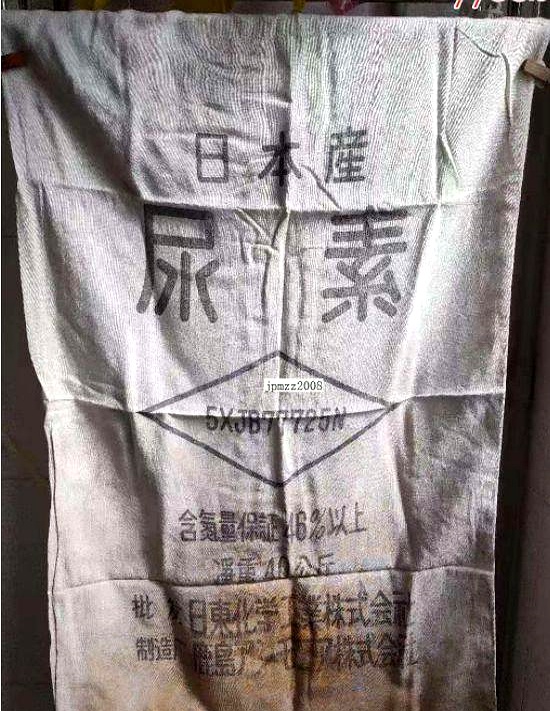 从尿素袋到国际时装周，这跨度，搁谁谁敢想？当年，谁家孩子要是穿条尿素袋裤子，准保