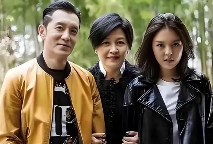 李咏也没想到，自己离世8年后，23岁的女儿就走上一条“不归路”。

23岁的法图