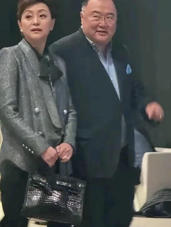 杨澜在央视女主持人中，颜值不敢说是第一的，但她这气质无人可及。为什么条件这么优秀