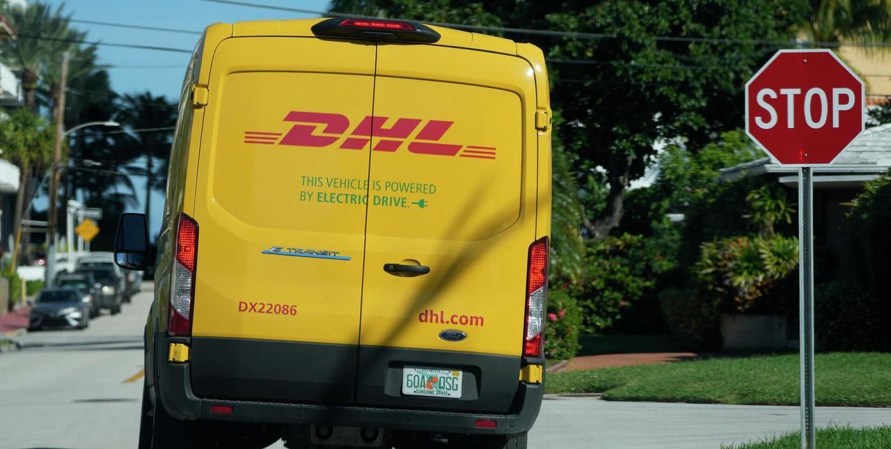 DHL暂停向美国递送超800美元的私人包裹
俄罗斯卫星通讯社 2025年4月21