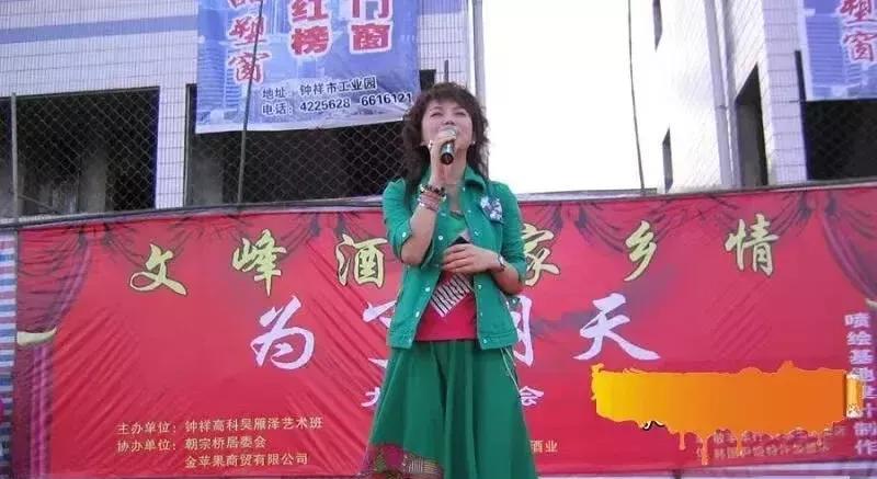 当年李湘在我们学校开演唱会，
80万请来的！2005年的时候。