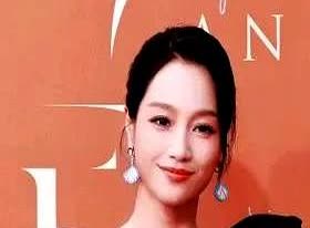 周一围啊周一围，

你说你呀，娶谁不好

现在好了，你老婆朱丹又出大事了