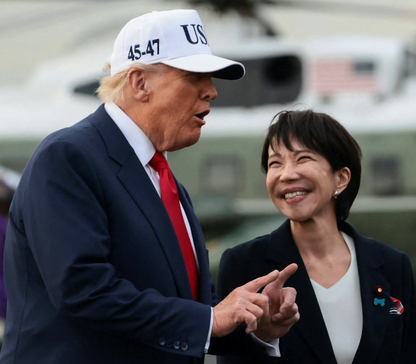 高市早苗这家伙，也就对中国强硬而已，高市早苗见到美国人，甚至见到东南亚人都恨不得