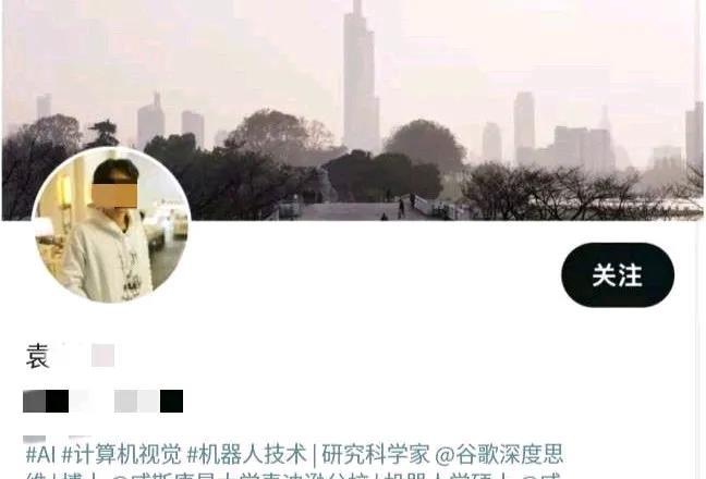 陈立人与于某某的结婚纪念日是11月22日，而陈的前女友的生日是11月21日。
也