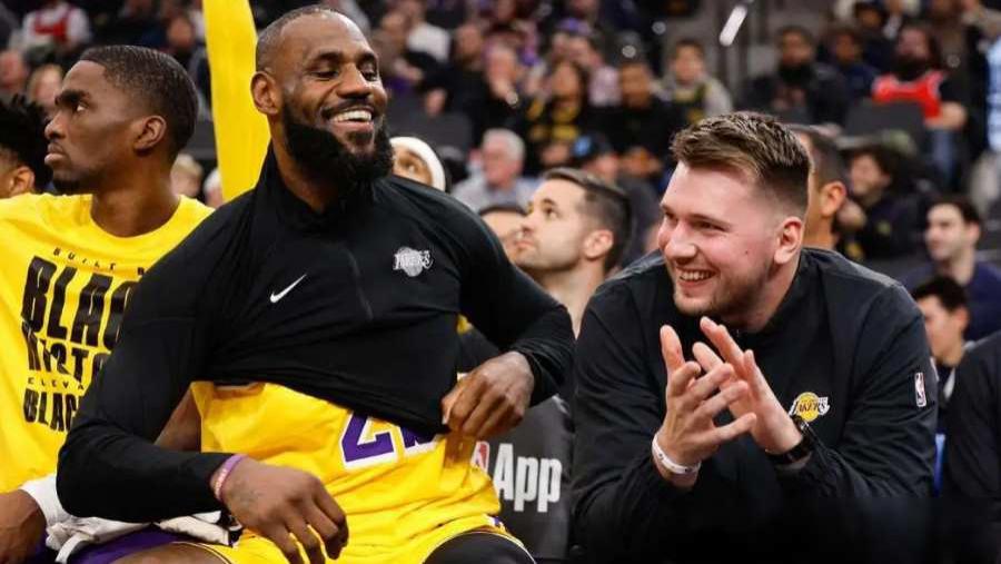 詹姆斯吃龙虾，东契奇哭着搬家，湖人变天了