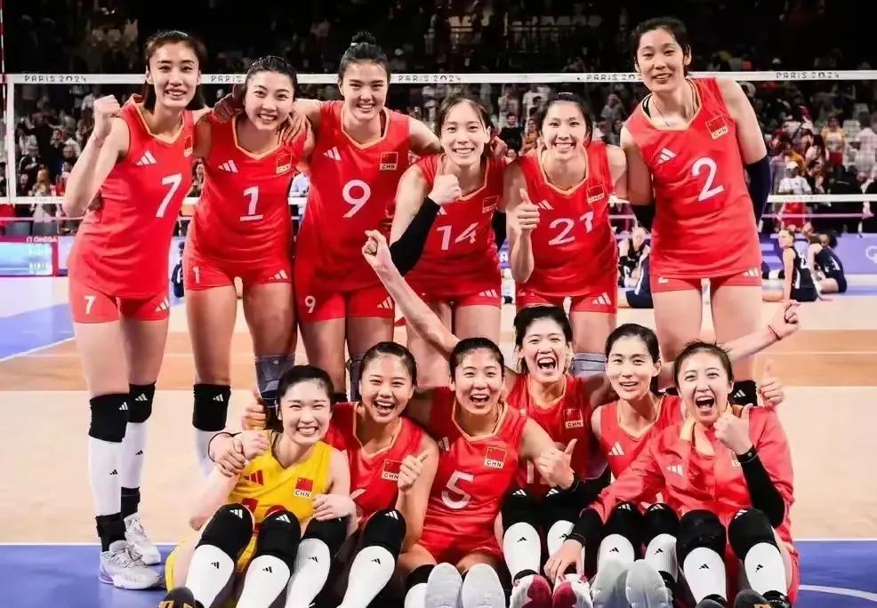 上海女排击败天津闯入决赛，却被江苏女排3-0横扫。
1：张常宁19分全场最高，吴