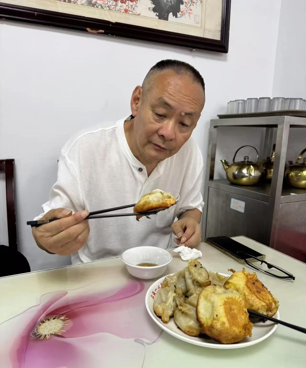 记录我们的退休生活2025.6.18晴26~35℃
昨天整个上午和中午反复几次穿