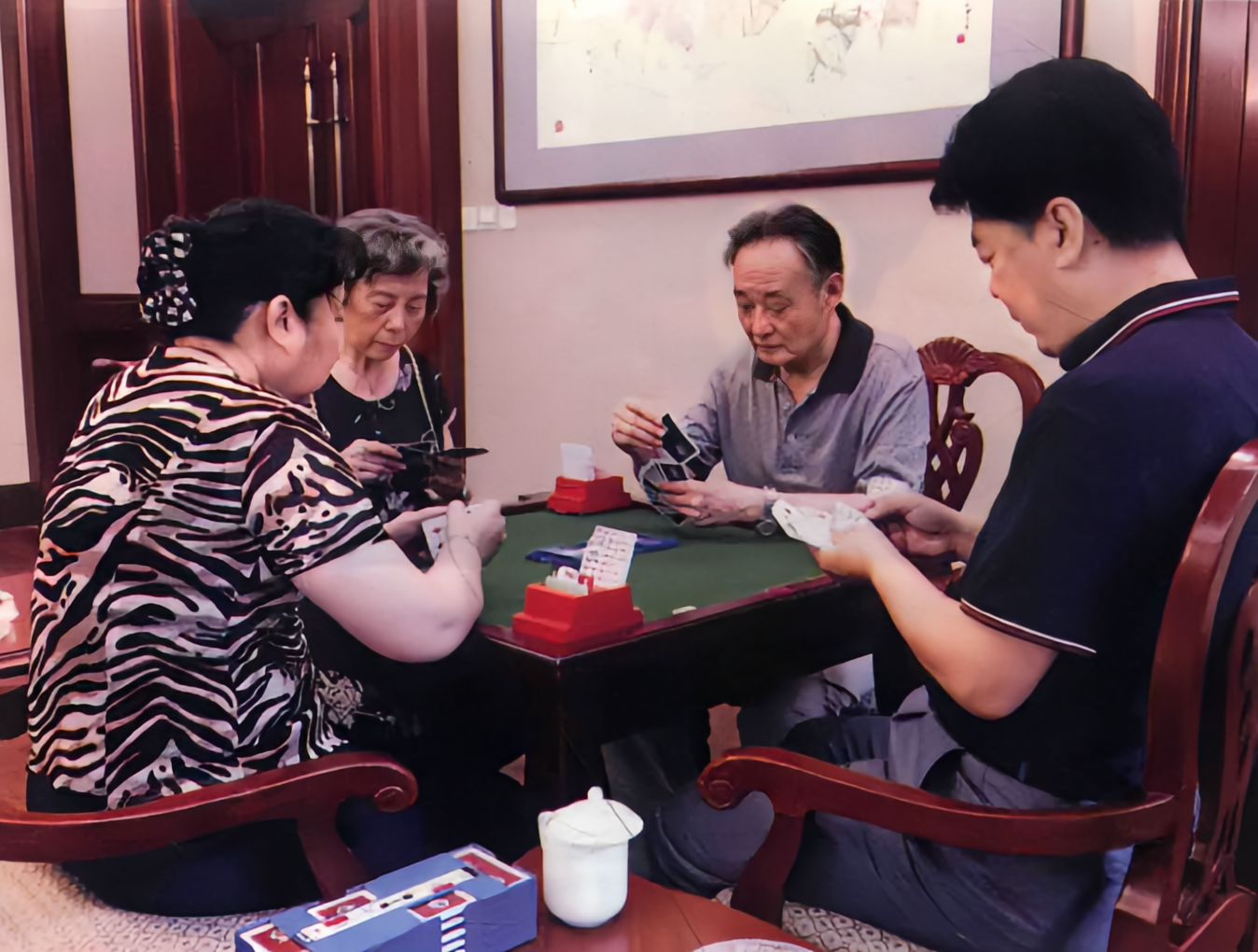 吴邦国曾是政治局常委、全国人大委员长，是正国级领导人。官当得很大，可是在生活上他