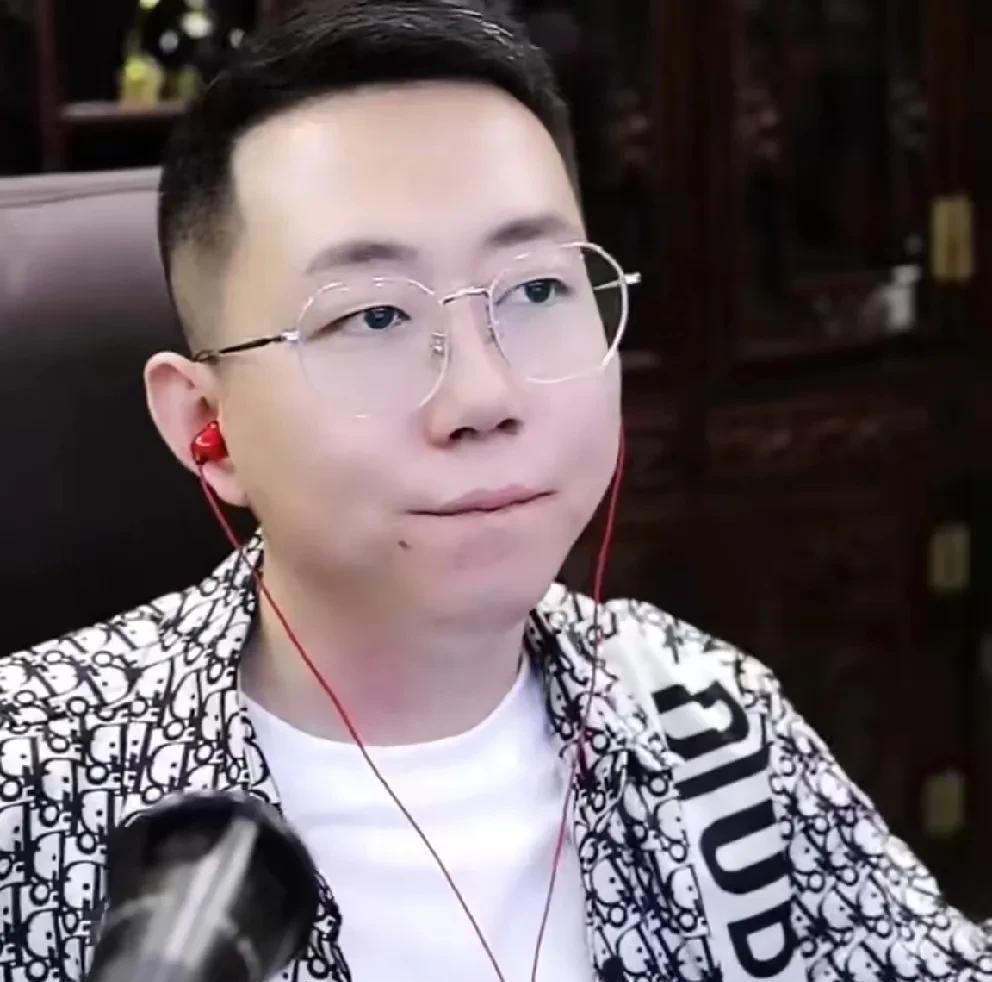 T佑分析王小源资产过亿！
           之前报道王小源、刘一手都有澳门d