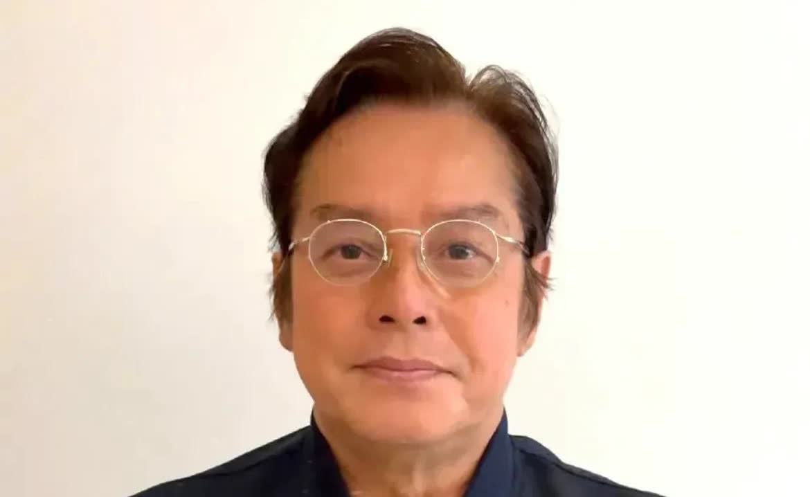 香港艺人谭咏麟在4月17日发文：“让美国那些乡巴佬们在中华民族五千年文明面前去哀