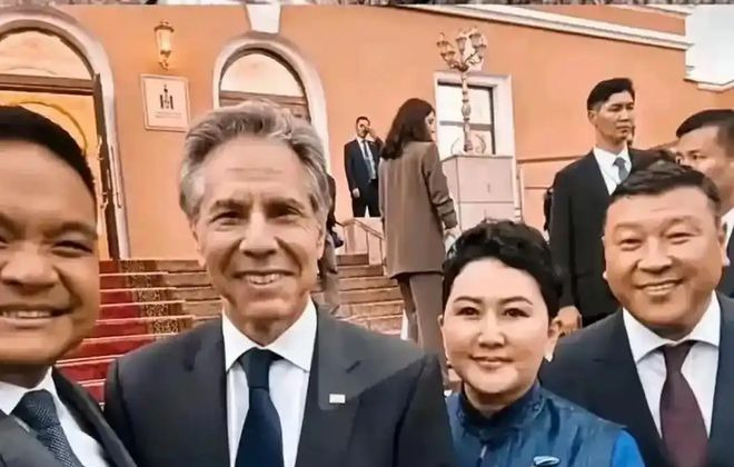 美国忽悠蒙古挖稀土











美国突然急需稀土，找到蒙古说咱们合作吧