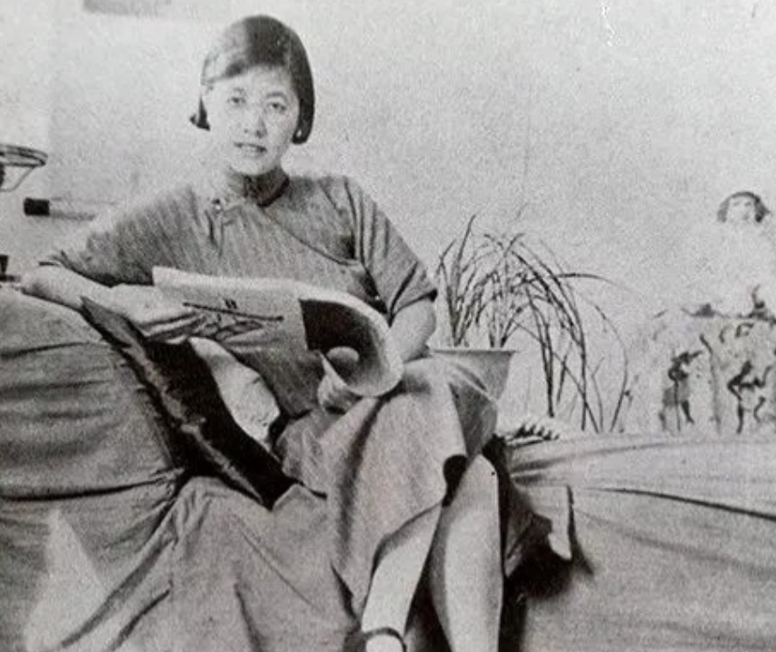 1924年，凌叔华和徐志摩缠绵不清，转头嫁北大主任。婚后，她嫌丈夫不浪漫，和外国