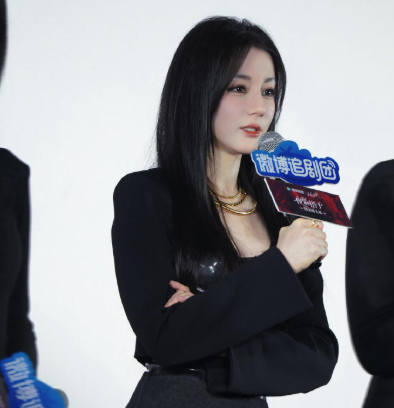 迪丽热巴撩头发这下！我受不了了