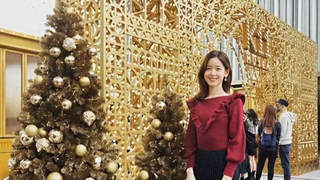 章泽天参加伦敦音乐节，女儿抢镜。外表柔弱的她实则是“狠角色”