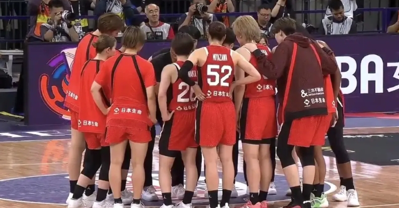 澳大利亚女篮88-79战胜日本女篮，夺得亚洲杯女篮冠军，赛后我发现一个细节
昨天