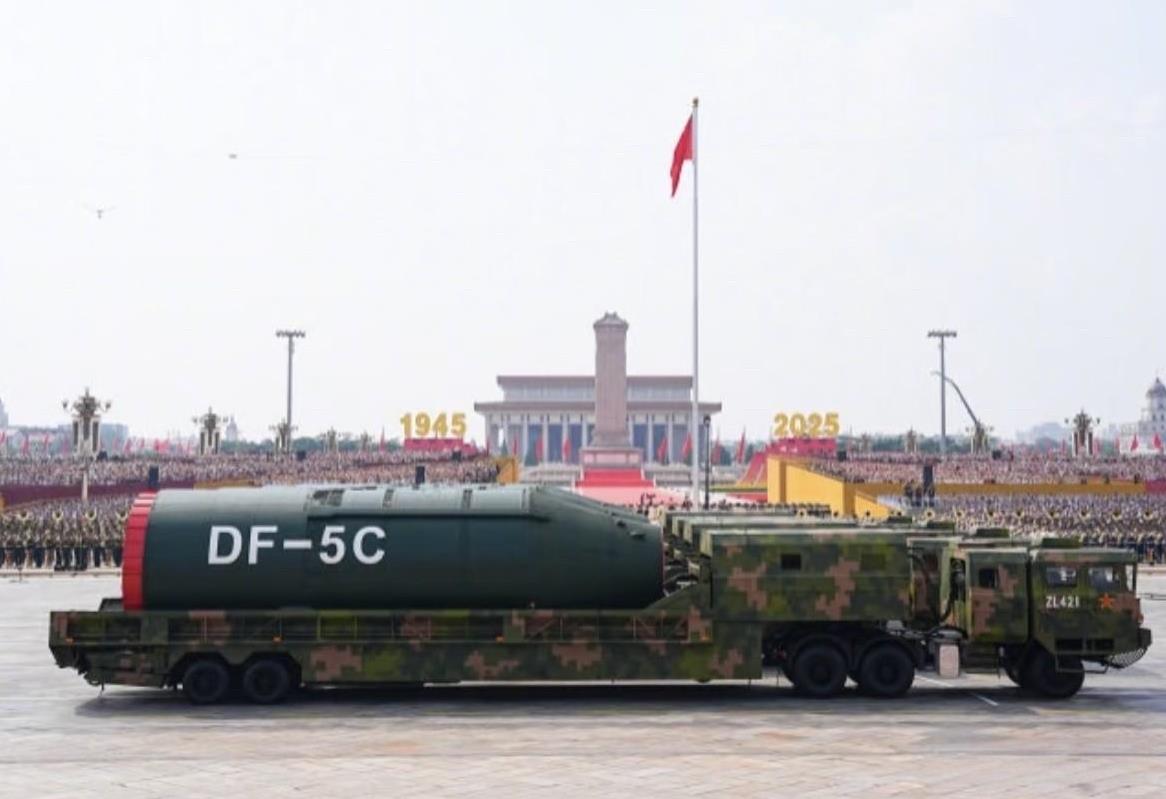 就算是很晚了，也得显摆这个事儿！
九三阅兵“东风-5C”液体洲际战略核导弹亮相！