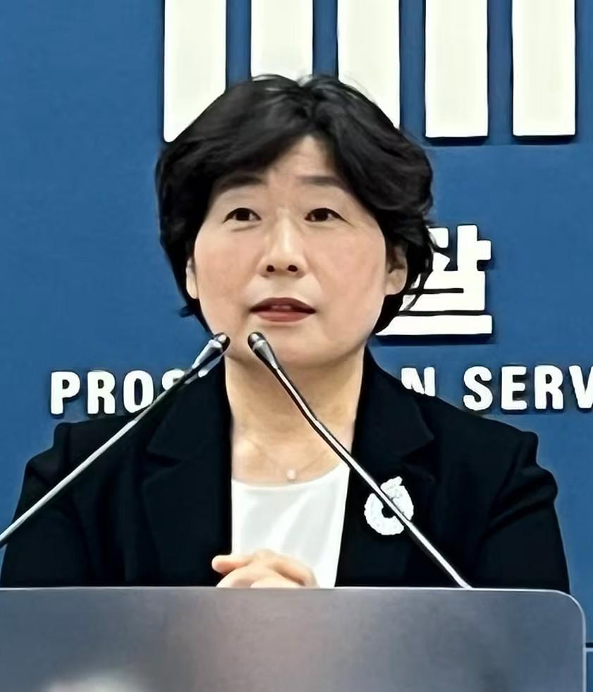 6月28日韩国内乱特检组12时44分通报，上午针对尹前总统的问询已顺利结束，并透