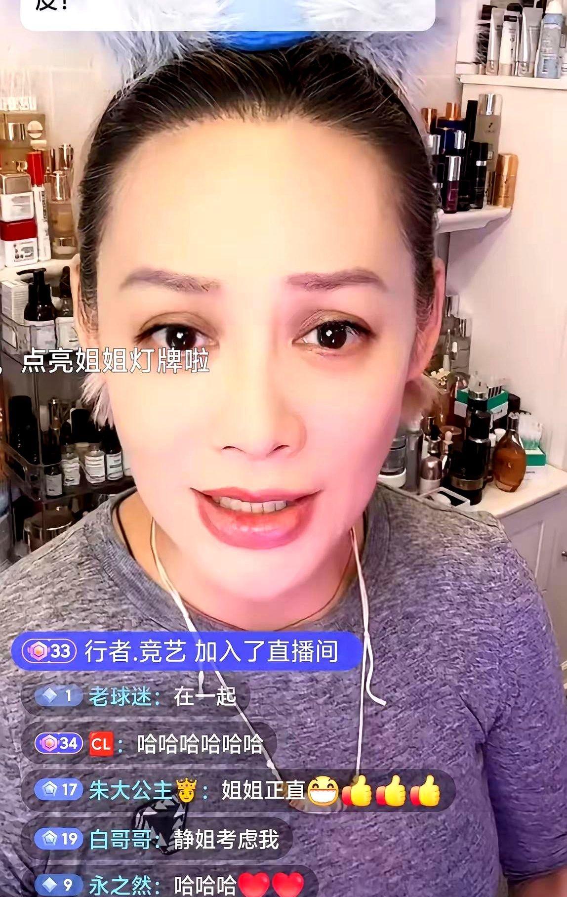 刚刚，宁静在直播间辟谣了和汪峰的关系：
他有他的宝宝，那种一个小时打一个电话的宝