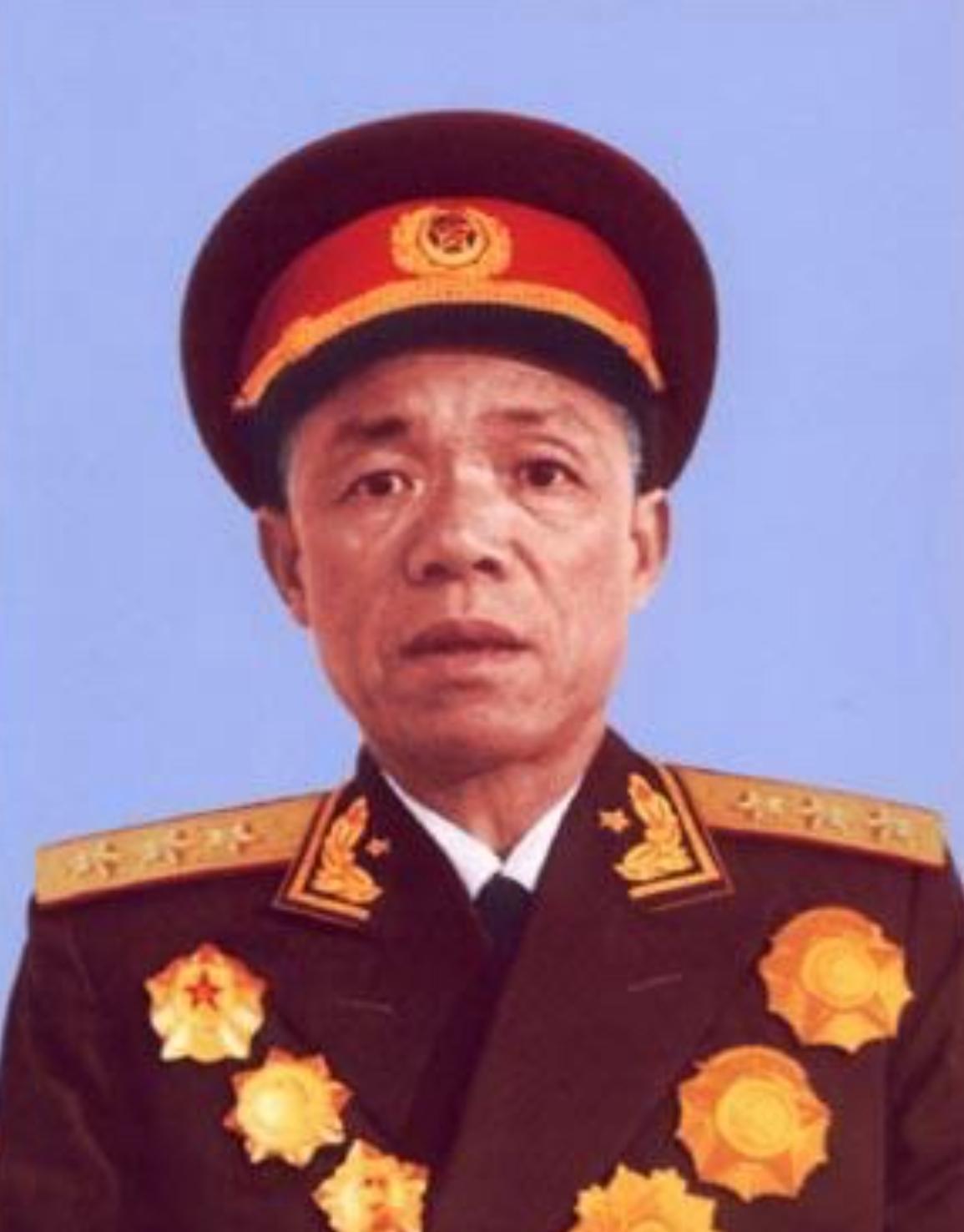 1934年，韩先楚打了胜仗后，因弄丢了200多银元，被撤职，红25军政委吴焕先却