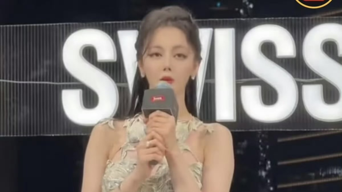小黄豆手忙脚乱致歉：给迪丽热巴拍成“妙脆角”非本意