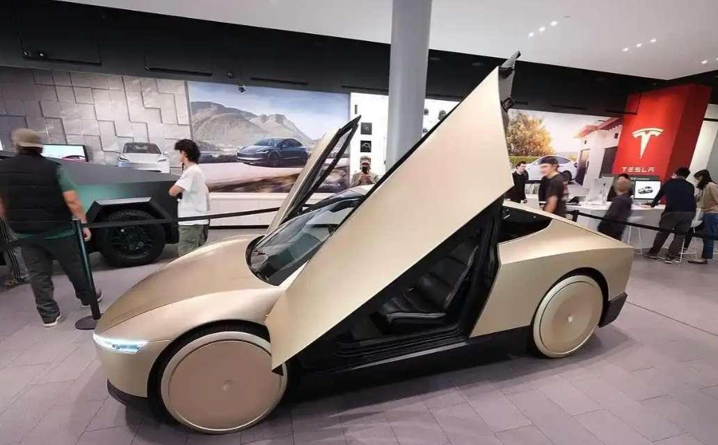 特斯拉新车下线了，我看了网络上的视频和评论，不是我说，人家的车才是真正意义上的无
