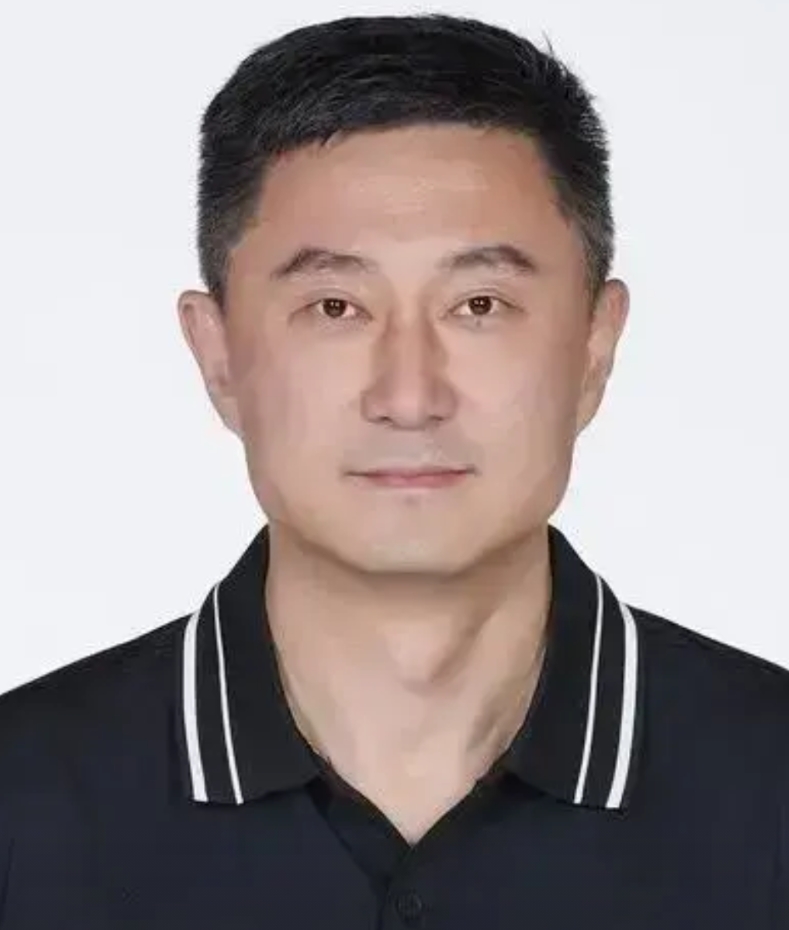 现在广东球迷可能都在埋怨杜锋，为什么主场面对南京，看不起对手，被17分逆转。要是