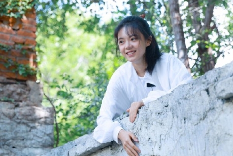 赵今麦从不是被标签定义的演员。灵气少女的鲜活、科幻女主的硬核、年代青梅的澄澈，每