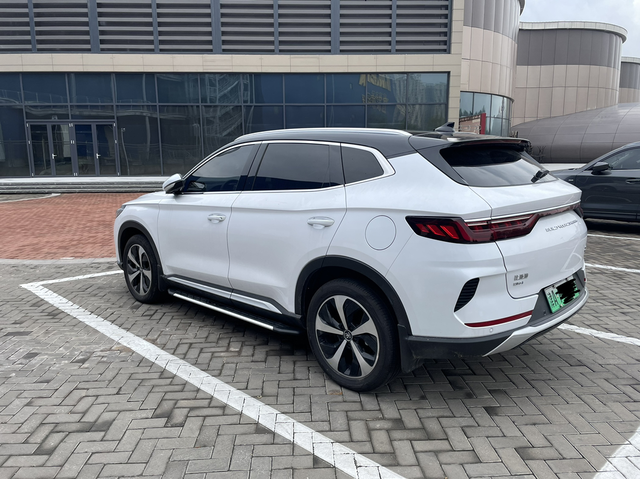 提车也快三个月了
闲来无事想着改个颜色，那就从车顶下手吧。
抽出半天时间去贴了个