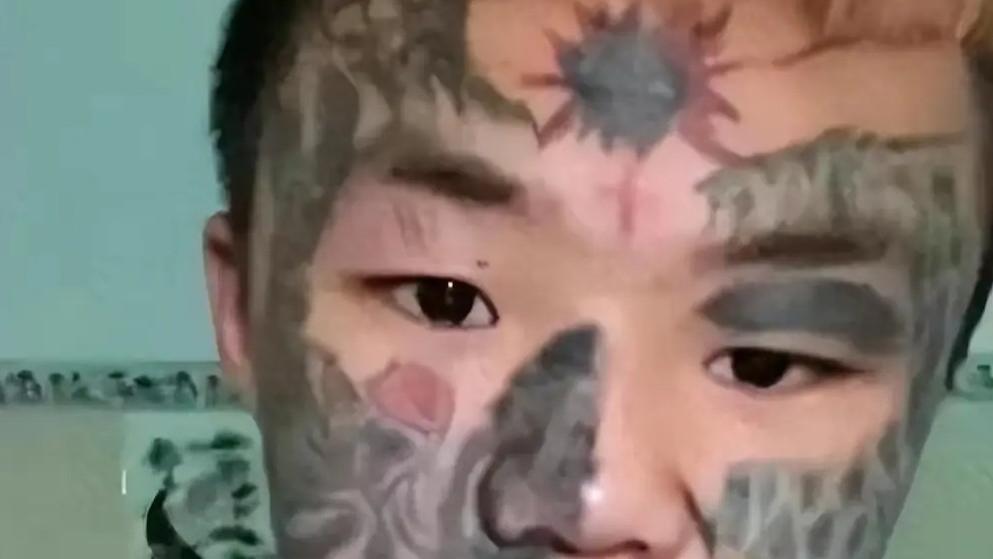 谁在给未成年孩子纹面？法律的红线，为何拦不住刺向孩子的纹身枪？
