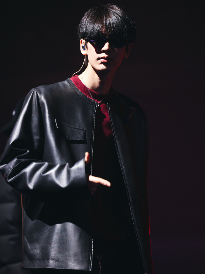 张凌赫跨年出图
期待正式舞台