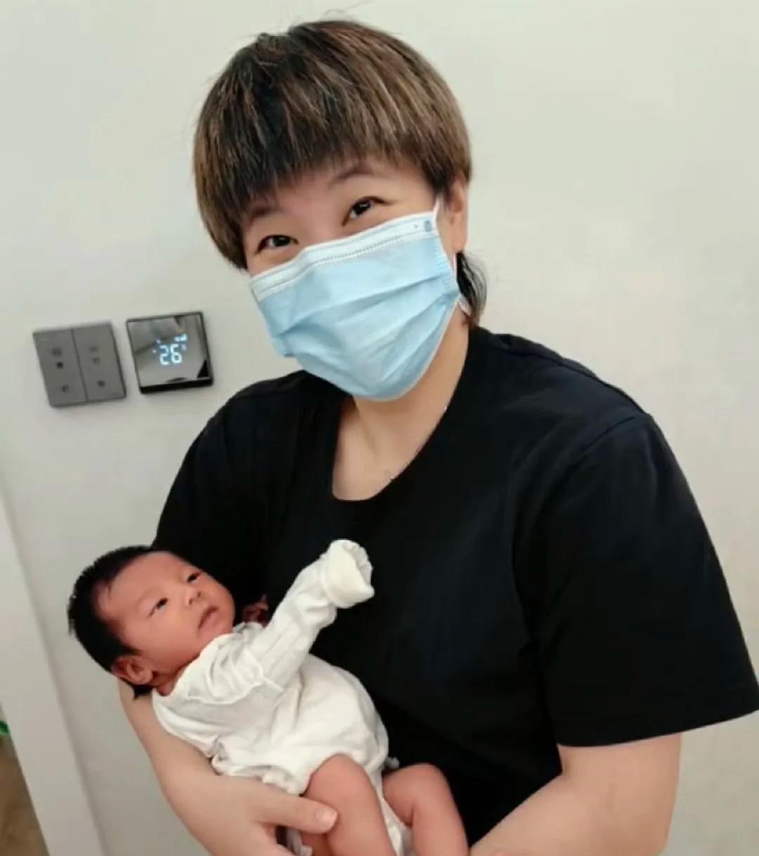 终于等到迪哥更新了，
期待你的动态，
今天终于如愿以偿了，
大迪就像照进我生活里