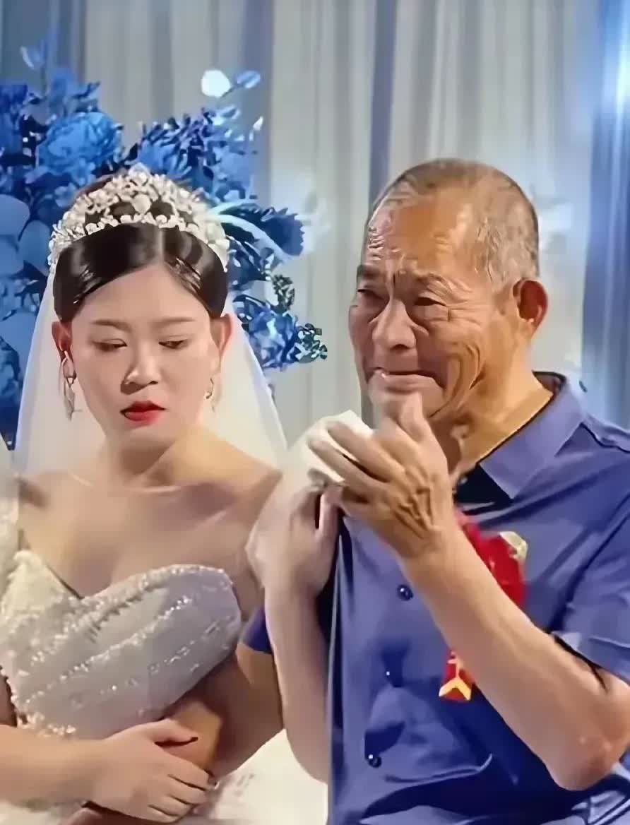 泪目了！
山东一女子马上要结婚了，女子直接跟男方说：“彩礼我一分钱不要、金子也