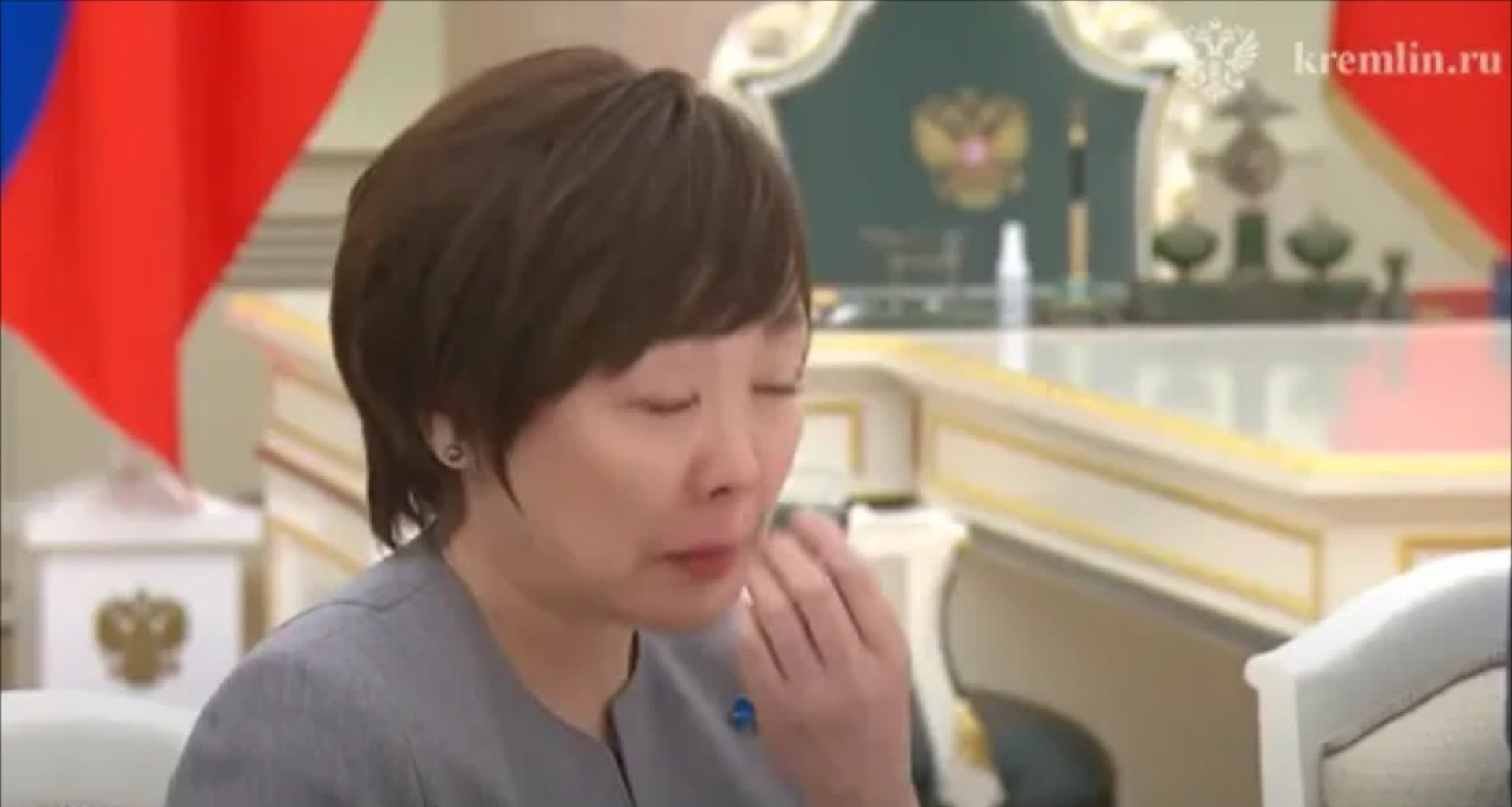 普京高规格接待安倍遗孀，高度评价安倍晋三！普京一句话，让对面的安倍遗孀情绪失控！