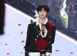 张函瑞《爱要坦荡荡》《野心家》舞台！
不愧是实力大主唱。