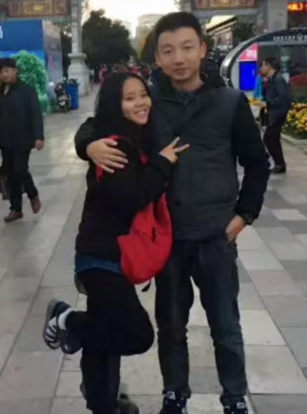 熊磊在直播间说了，她和她儿子没有乙肝，都有了抗体，让大家不要拿小孩子说事。
许敏