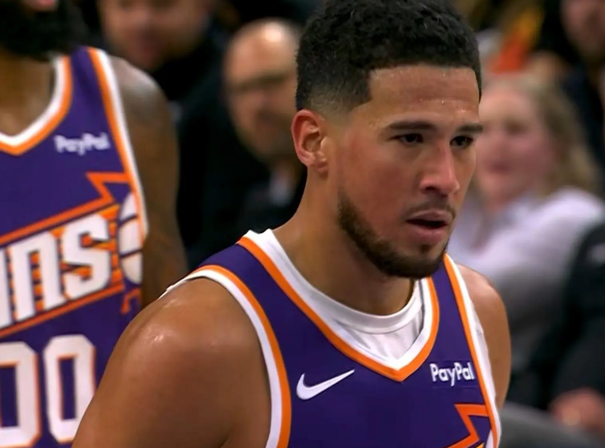 上场绝杀三分未中！布克：不后悔那次选择 经历过就会成长
谈及上场憾负灰熊，布克表