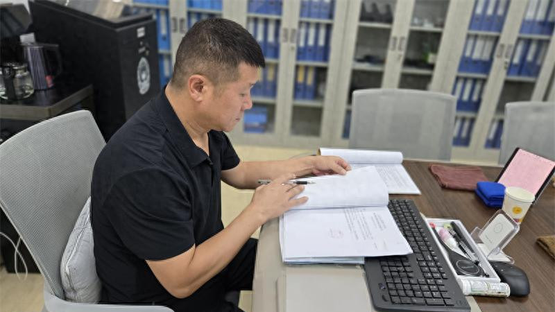 正安县烟草专卖局张军：退役不褪色 执法一线展风采