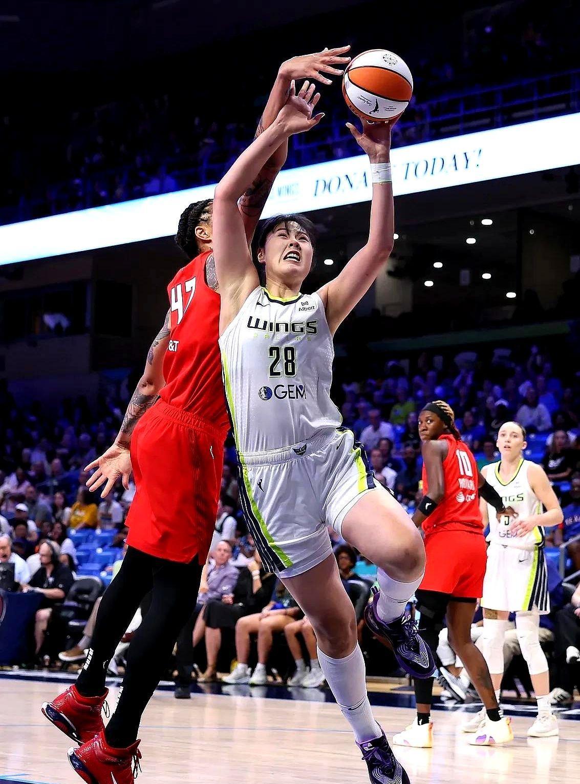 周琦要是有李月汝一半的努力，现在依然在NBA待着了！
今天李月汝给了球迷一个大惊